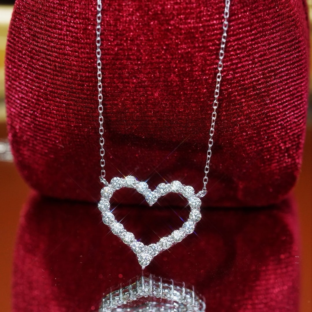 14k Gold 1.00 Ct Natural H Diamond Necklace: Ref:231176440gold // content:14k // goldmain // gemstone:diamondshape:roundcarat // weight:1. 00ct // clarity // grade:vs-sicolor:htreatment:naturalcut // grade:g Low Estimate: 2600 Condition: New Hig