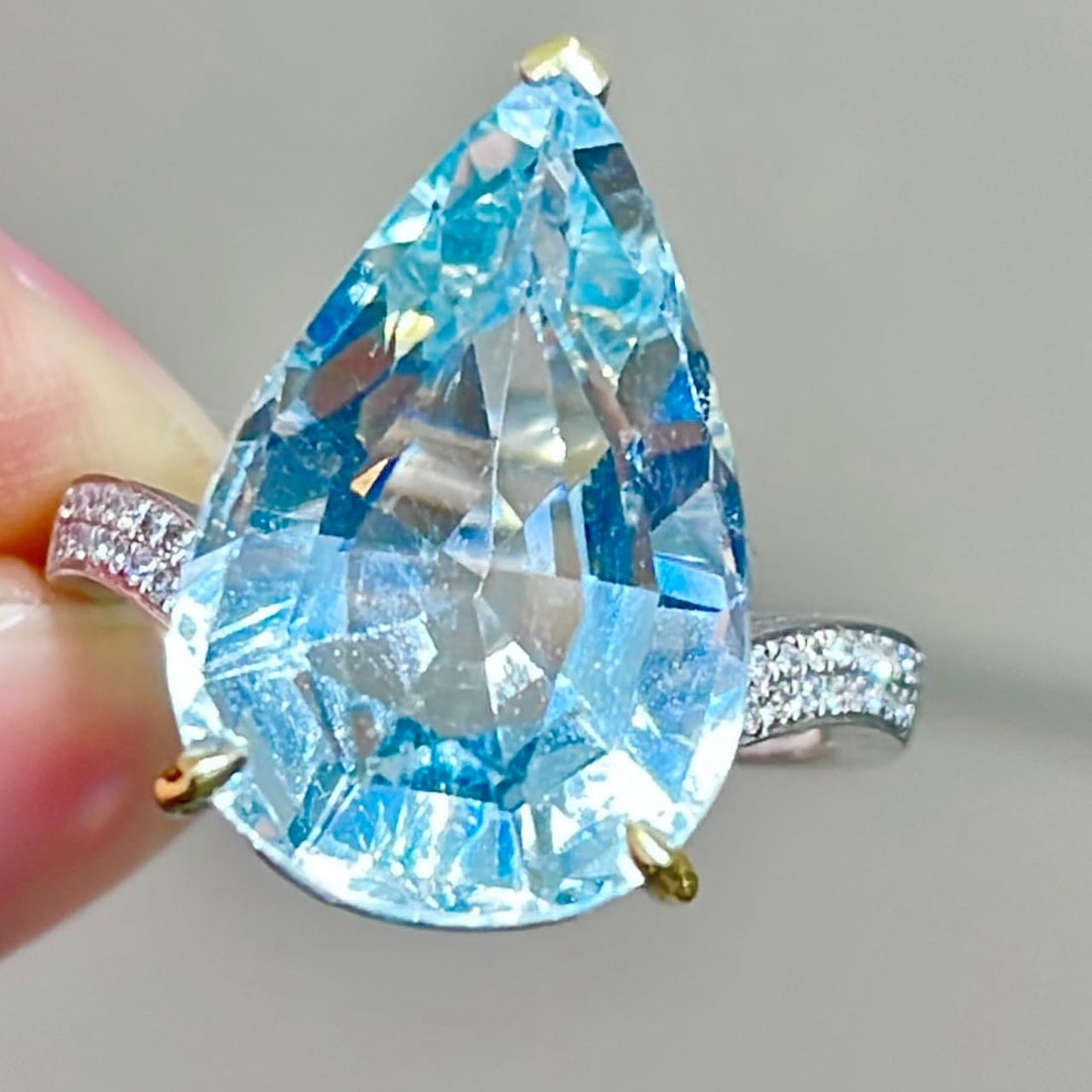 14k Gold 8.85 Ct Natural Aquamarine & Diamond Ring - 2
