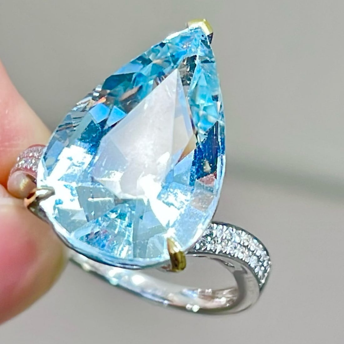 14k Gold 8.85 Ct Natural Aquamarine & Diamond Ring - 3