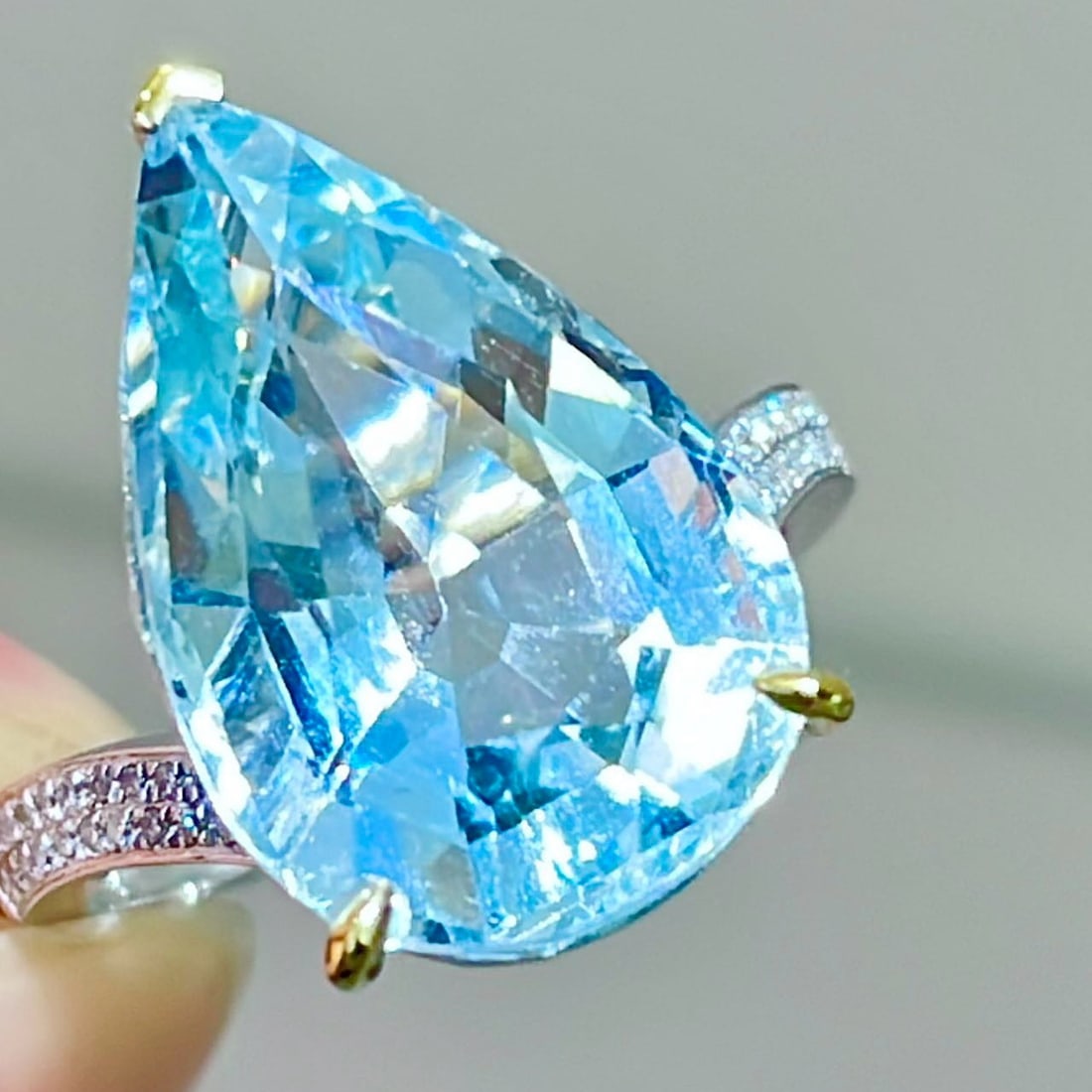 14k Gold 8.85 Ct Natural Aquamarine & Diamond Ring - 6