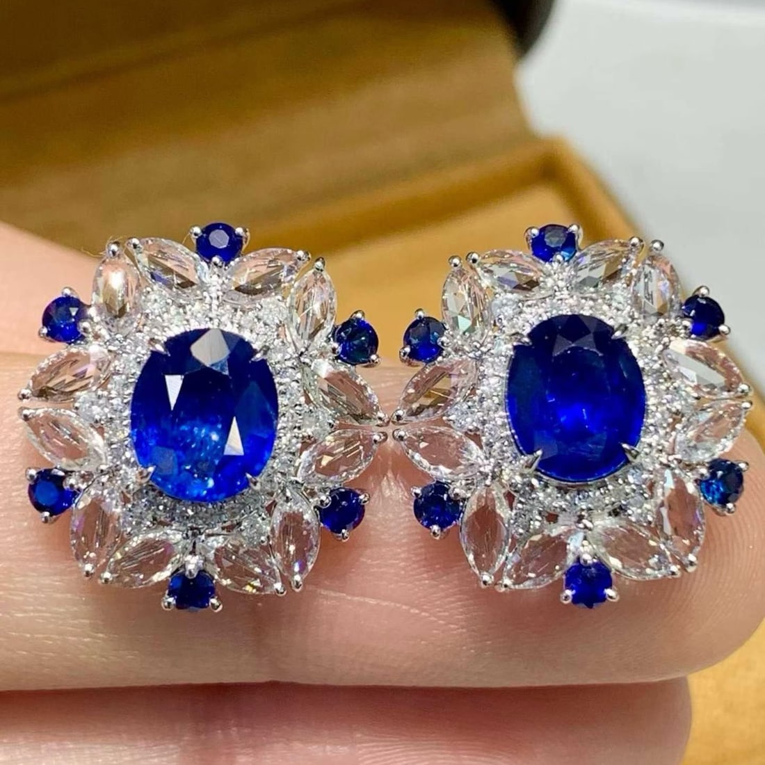 14k Gold 2.4 Ct Natural Sapphire & Diamond Earrings: Ref:231177032 // gold content:14k gold // main gemstone:sapphire // shape:oval // carat weight:2. 4ct // color:blue // treatment:natural // // adjacent gemstone 2 : diamond // shape:round // clarity