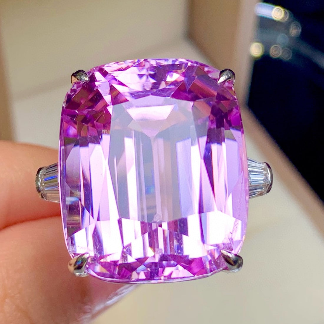 14k Gold 62.45 Ct Natural Kunzite & Diamond Ring: Ref:231177061 // gold content:14k gold // ring size:7. 25us // // main gemstone:kunzite // shape:cushion // carat weight:62. 45ct // color:pinkish purple // treatment:natural // // adjacent gemstone