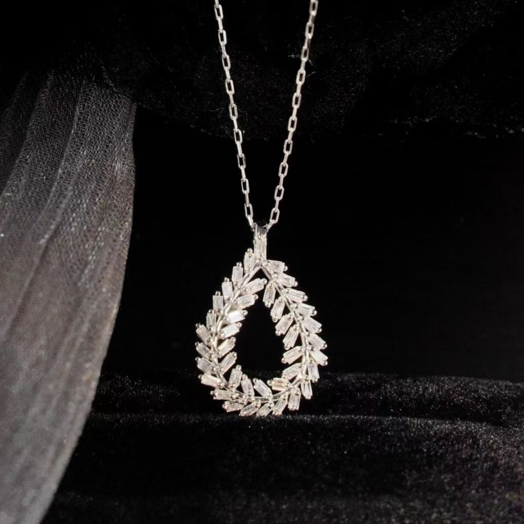 14k Gold 0.35 Ct Natural H Diamond Pendant( Without Chain ): Ref:231177095 // gold content:14k gold // main gemstone:diamond // shape:baguette // carat weight:0. 35ct // clarity grade:vs-si // color:h // treatment:natural // Low Estimate: 1400 High Estimate: