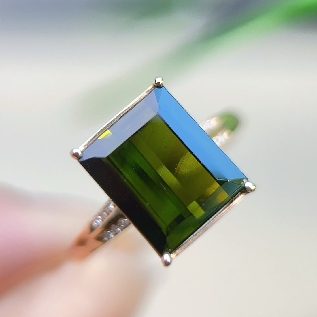 14k Gold 4.30 Ctw Natural Tourmaline & Diamond Ring: Ref:231177118 // gold content:14k gold // ring size:7. 25us // // main gemstone:tourmaline // shape:octagonal // carat weight:4. 25ct // color:green // treatment:natural // // adjacent gemstone 2 :