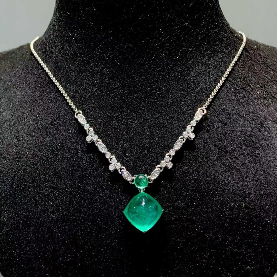 14k Gold 4.05 Ct Natural Emerald & Diamond Necklace - 2