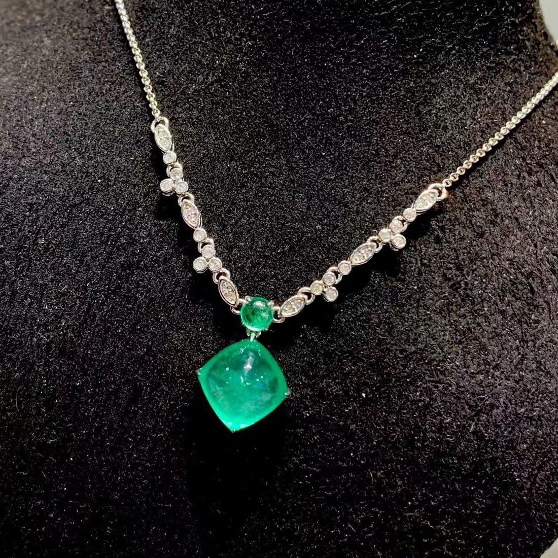 14k Gold 4.05 Ct Natural Emerald & Diamond Necklace - 4