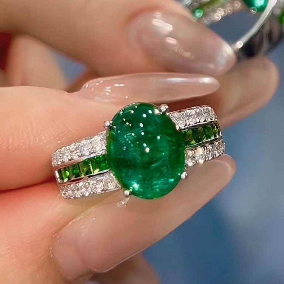 14k Gold 4.5 Ct Natural Emerald & Diamond Ring: Ref:231177133 // gold content:14k gold // ring size:7. 25us // // main gemstone:emerald // shape:oval // carat weight:4. 5ct // color:green // treatment:natural // // adjacent gemstone 2 : diamond //