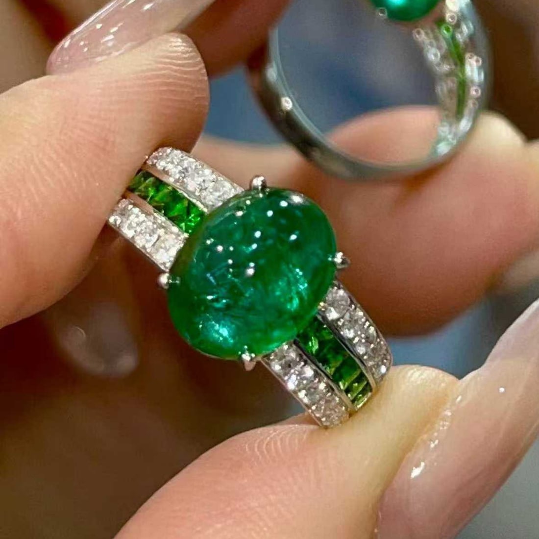 14k Gold 4.5 Ct Natural Emerald & Diamond Ring - 3