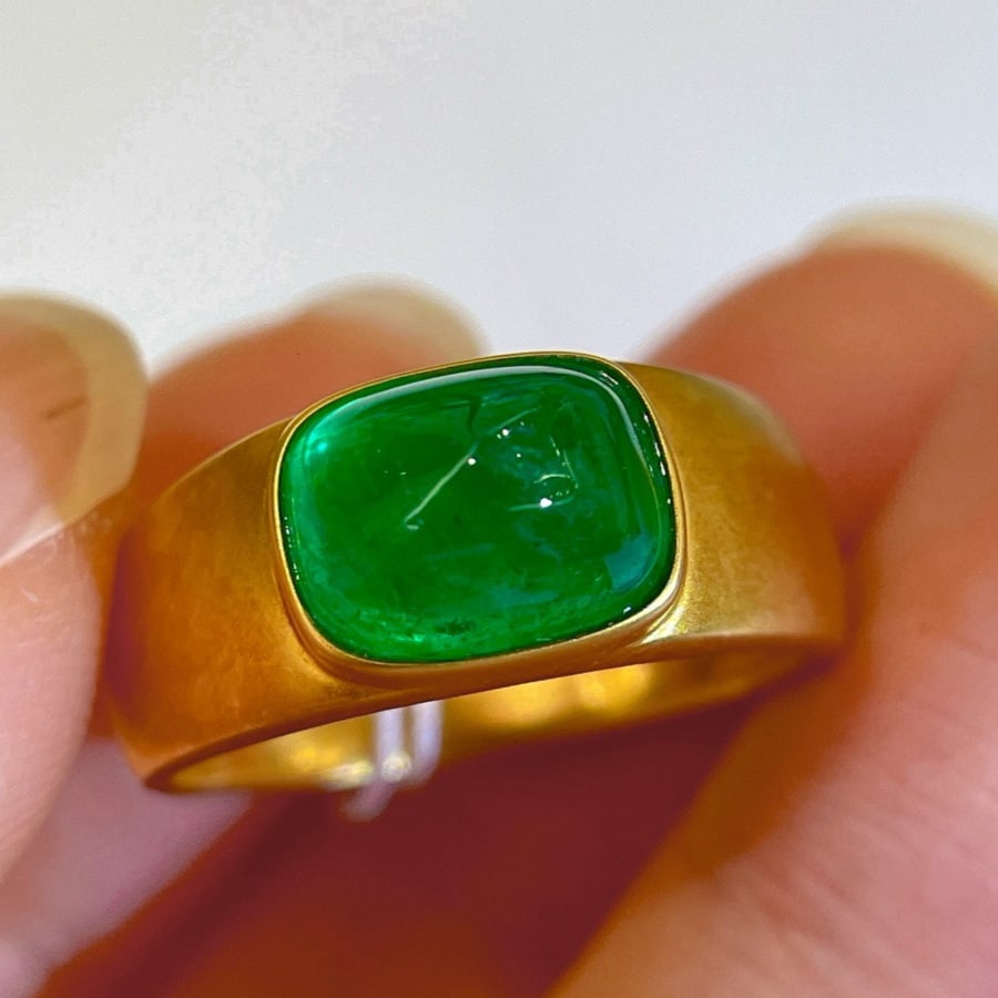 14k Gold 2.5 Ct Natural Emerald & Solitaire Ring: Ref:231177135 // gold content:14k gold // ring size:7. 25us // // main gemstone:emerald // shape:sugar-loaf // carat weight:2. 5ct // color:green // treatment:natural // Low Estimate: 5500 Condition: