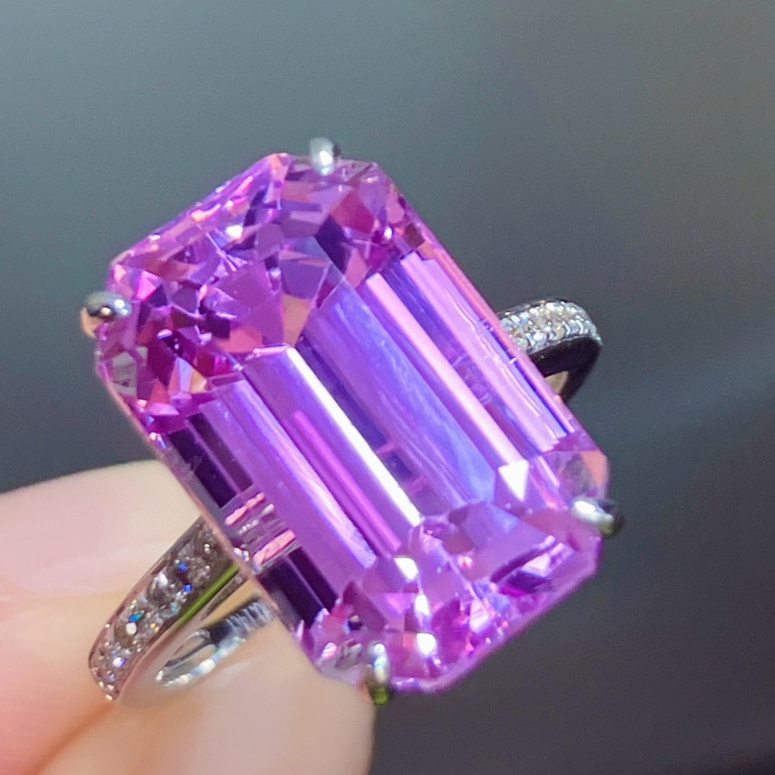 14k Gold 11.70 Ctw Natural Kunzite & Diamond Ring: Ref:231177158 // gold content:14k gold // ring size:7. 25us // // main gemstone:kunzite // shape:octagonal // carat weight:11. 56ct // color:pinkish purple // treatment:natural // // adjacent gemstone