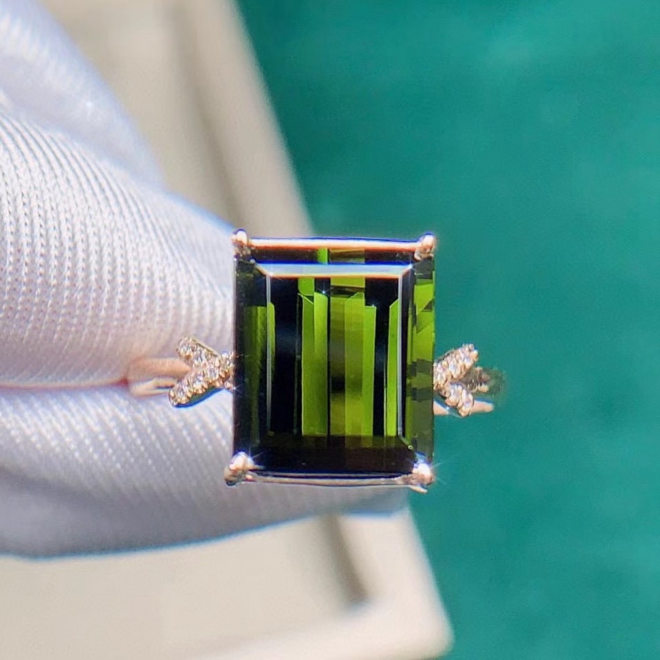 14k Gold 4.65 Ctw Natural Tourmaline & Diamond Ring: Ref:231177165 // gold content:14k gold // ring size:7. 25us // // main gemstone:tourmaline // shape:octagonal // carat weight:4. 6ct // color:green // treatment:natural // // adjacent gemstone 2 :