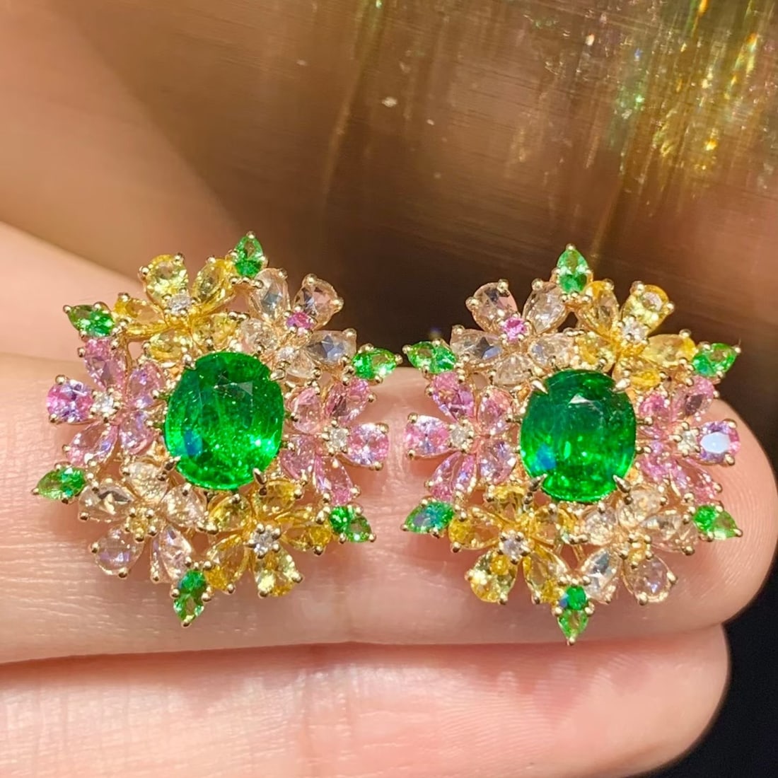 14k Gold 2.8 Ct Vivid Green Natural Tsavorite & Coloured Gemstone Earrings: Ref:231177208 // gold content:14k gold // main gemstone:tsavorite // number of stones:2 // shape:oval // carat weight:2. 8ct // color:vivid green // treatment:natural // // adjacent gemstone 2 :