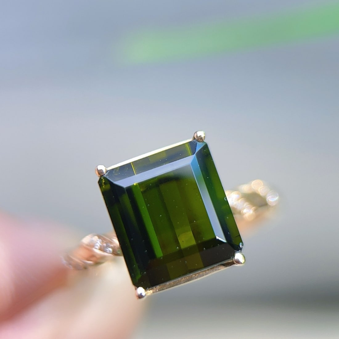 14k Gold 4.00 Ctw Natural Tourmaline & Diamond Ring: Ref:231177209 // gold content:14k gold // ring size:7. 25us // // main gemstone:tourmaline // shape:octagonal // carat weight:3. 95ct // color:green // treatment:natural // // adjacent gemstone 2 :