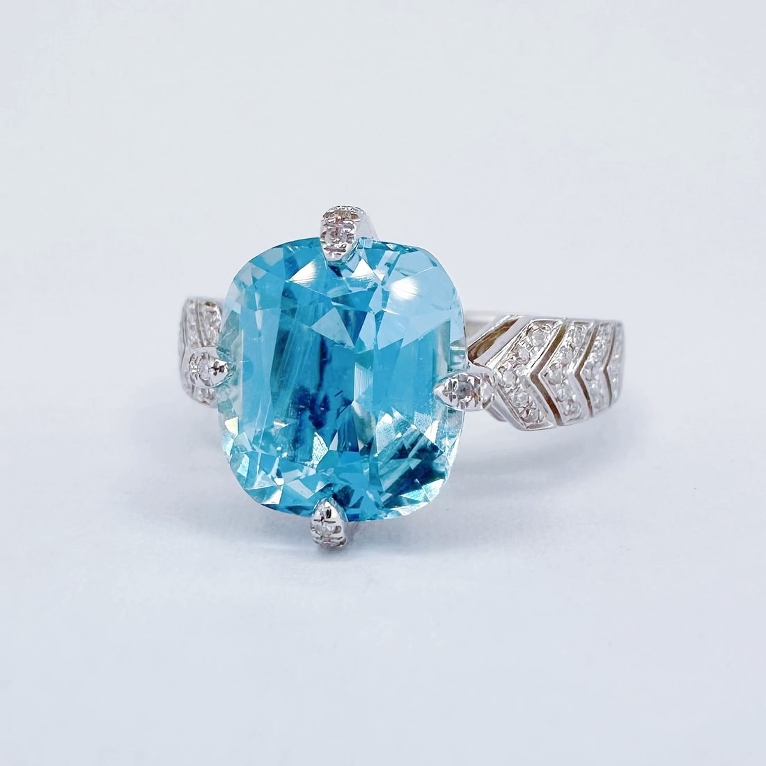 14k Gold 3.60 Ctw Natural Aquamarine & Diamond Ring: Ref:231178007 // gold content:14k gold // ring size:7. 25us // // main gemstone:aquamarine // shape:cushion // carat weight:3. 28ct // color:blue // treatment:natural // // adjacent gemstone 2 :