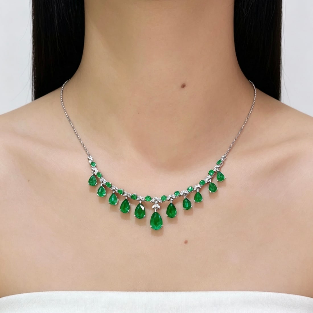 14k Gold 5.15 Ctw Vivid Green Natural Emerald & Diamond Necklace - 4
