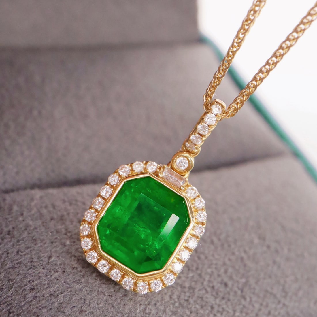 14k Gold 2.05 Ctw Vivid Green Natural Emerald & Diamond Pendant( Without Chain ) - 2