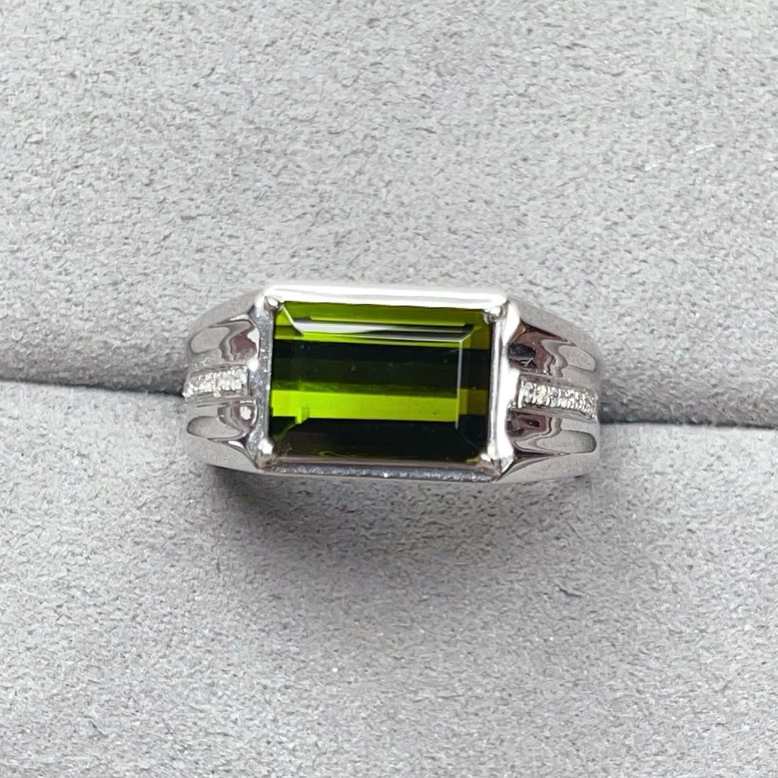 14k Gold 4.19 Ctw Natural Tourmaline & Diamond & Men¡¯s Ring: Ref:231178023 // gold content:14k gold // ring size:8us // // main gemstone:tourmaline // shape:octagonal // carat weight:4. 1ct // color:green // treatment:natural // // adjacent gemstone 2 :