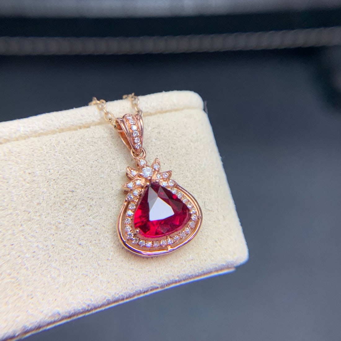 14k Gold 1.1 Ct Natural Tourmaline & Diamond Pendant( Without Chain ): Ref:231178028 // gold content:14k gold // main gemstone:tourmaline // shape:pear // carat weight:1. 1ct // color:red // treatment:natural // // adjacent gemstone 2 : diamond // shape:round // clarity 