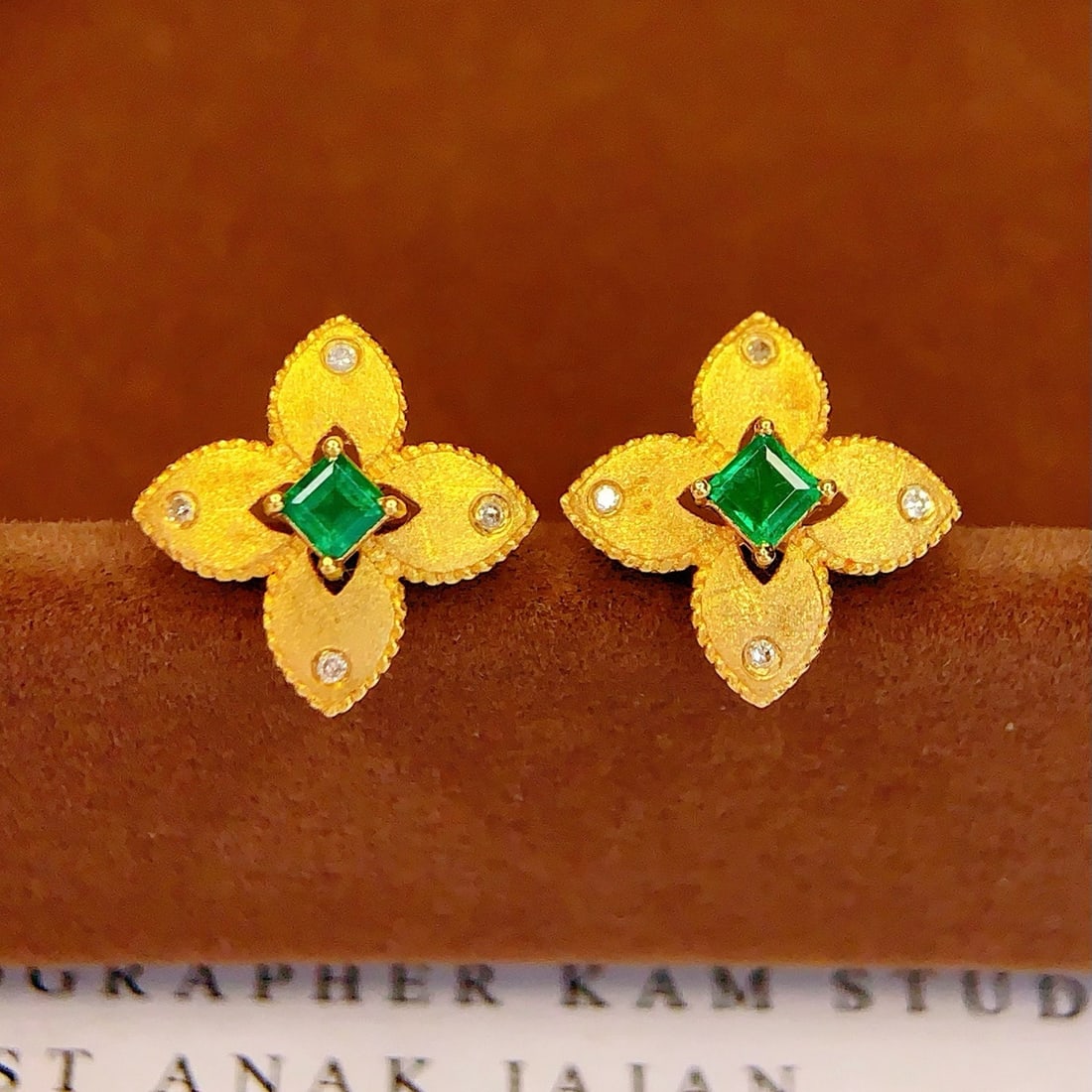 14k Gold 0.4 Ct Vivid Green Natural Emerald & Diamond Earrings - 2