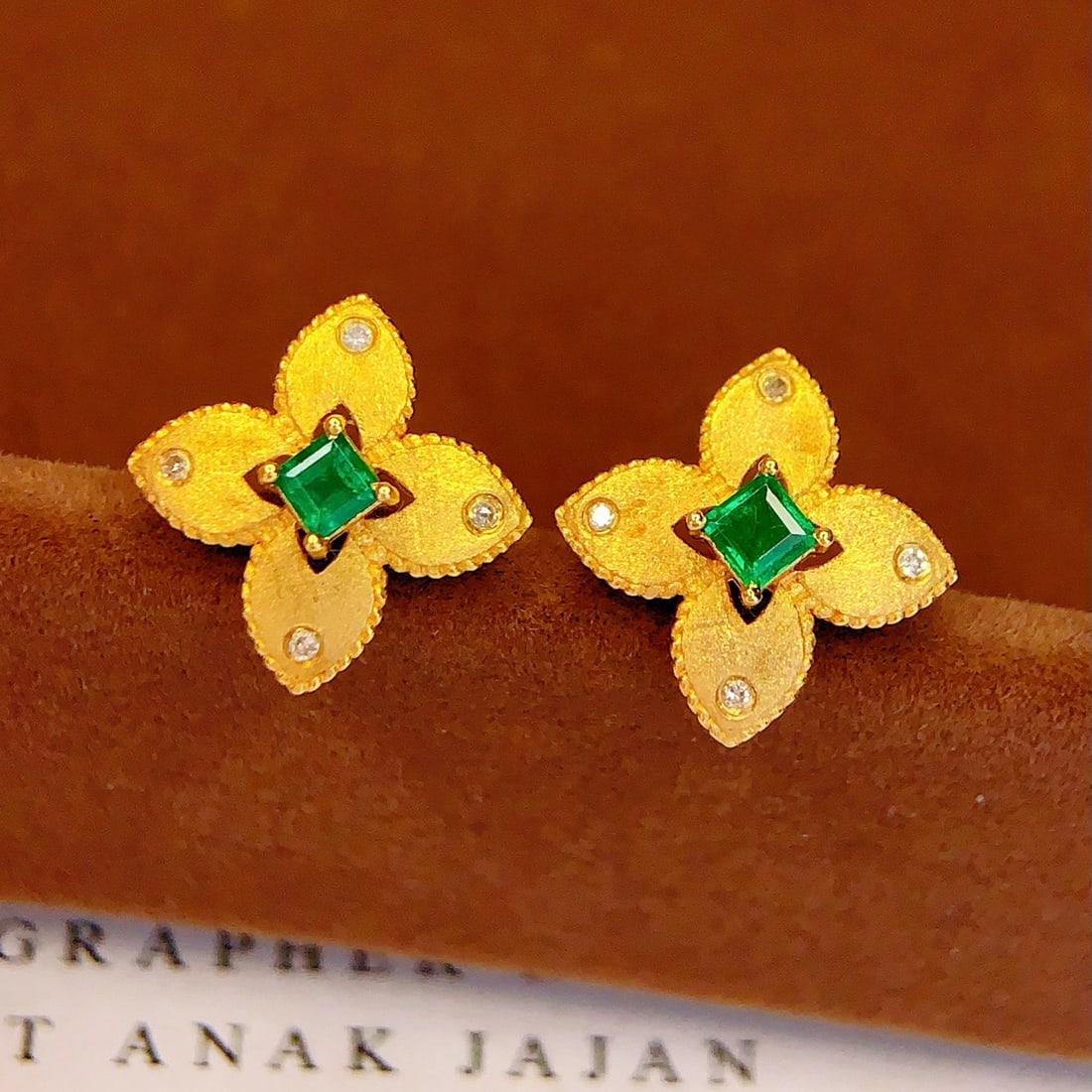 14k Gold 0.4 Ct Vivid Green Natural Emerald & Diamond Earrings - 5
