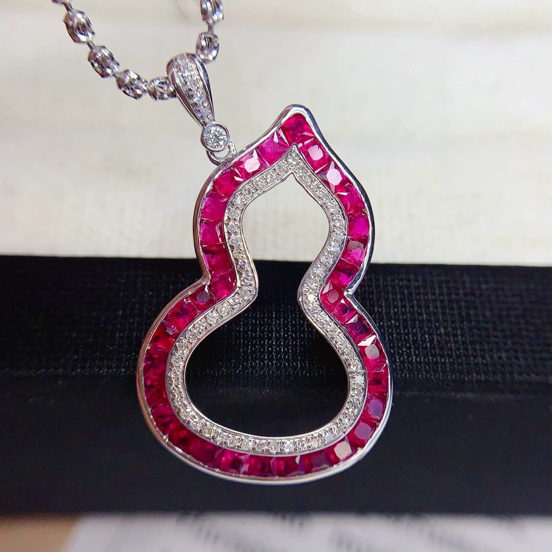 14k Gold 2.5 Ct Natural Ruby & Diamond Pendant( Without Chain ): Ref:231178033 // gold content:14k gold // main gemstone:ruby // shape:princess // carat weight:2. 5ct // color:red // treatment:natural // // adjacent gemstone 2 : diamond // number of stones:61 // sh