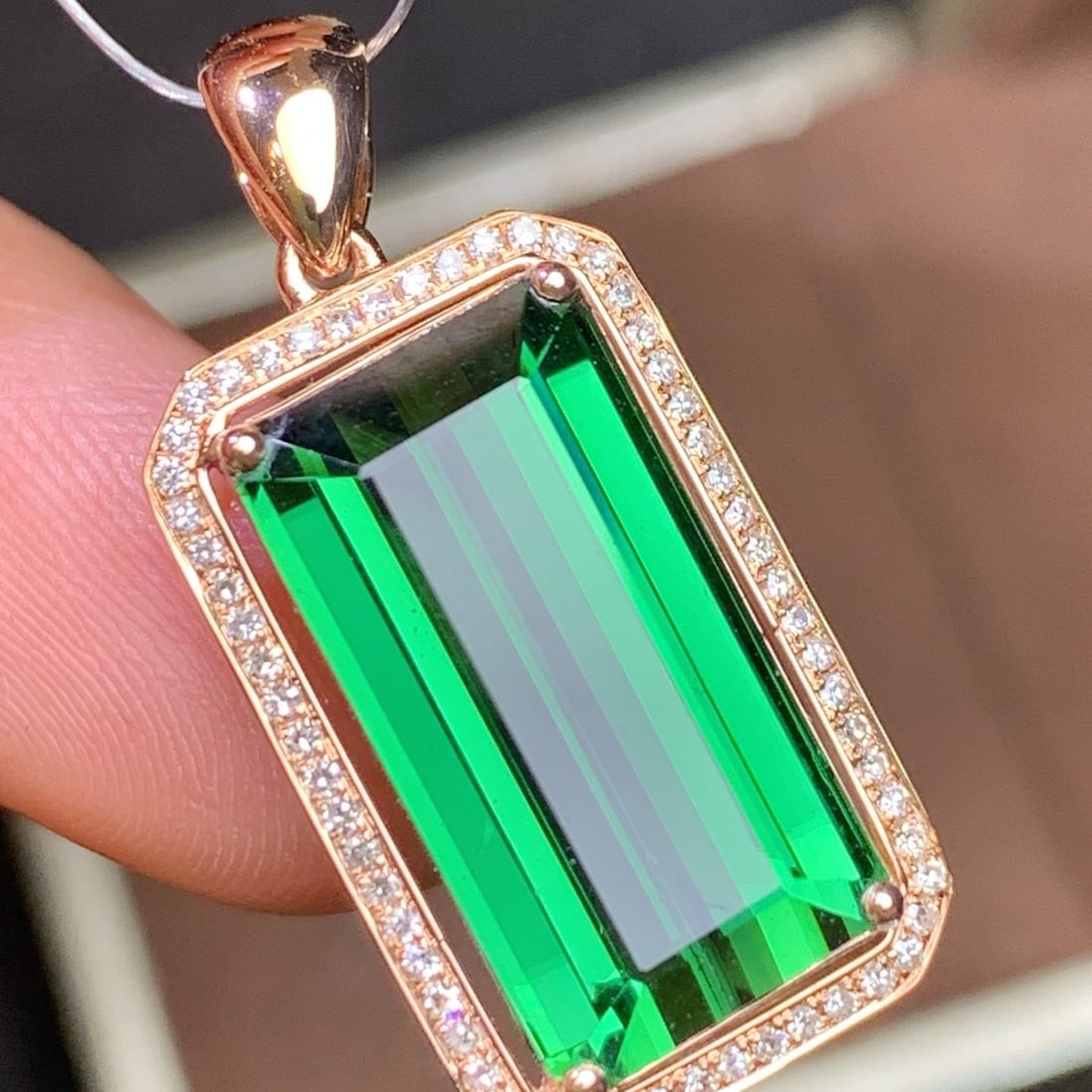 14k Gold 11.04 Ctw Natural Tourmaline & Diamond Pendant( Without Chain ): Ref:231178036 // gold content:14k gold // main gemstone:tourmaline // shape:octagonal // carat weight:10. 86ct // color:green // treatment:natural // // adjacent gemstone 2 : diamond // shape:round //