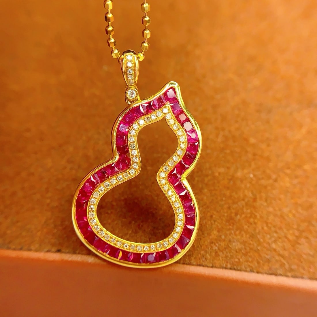 14k Gold 2.5 Ct Natural Ruby & Diamond Pendant( Without Chain ): Ref:231178040 // gold content:14k gold // main gemstone:ruby // shape:princess // carat weight:2. 5ct // color:red // treatment:natural // // adjacent gemstone 2 : diamond // number of stones:61 //