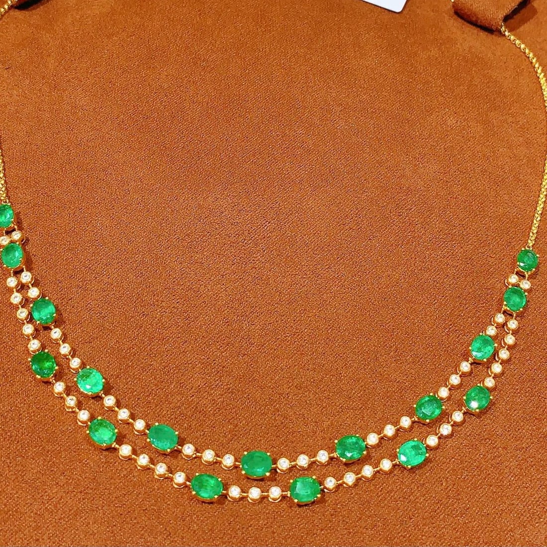 14k Gold 6.38 Ct Natural Emerald & Sapphire Necklace: Ref:231178044 // gold content:14k gold // main gemstone:emerald // shape:oval // carat weight:6. 38ct // color:green // treatment:natural // // adjacent gemstone 2 : sapphire // number of stones:53