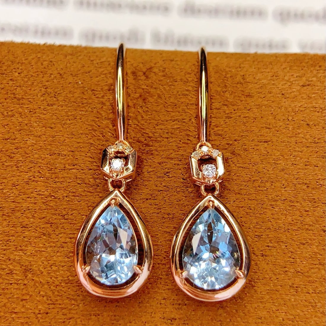 14k Gold 1.8 Ct Natural Aquamarine & Diamond Earrings: Ref:231178046 // gold content:14k gold // main gemstone:aquamarine // shape:pear // carat weight:1. 8ct // color:blue // treatment:natural // // adjacent gemstone 2 : diamond // number of stones:8 // 