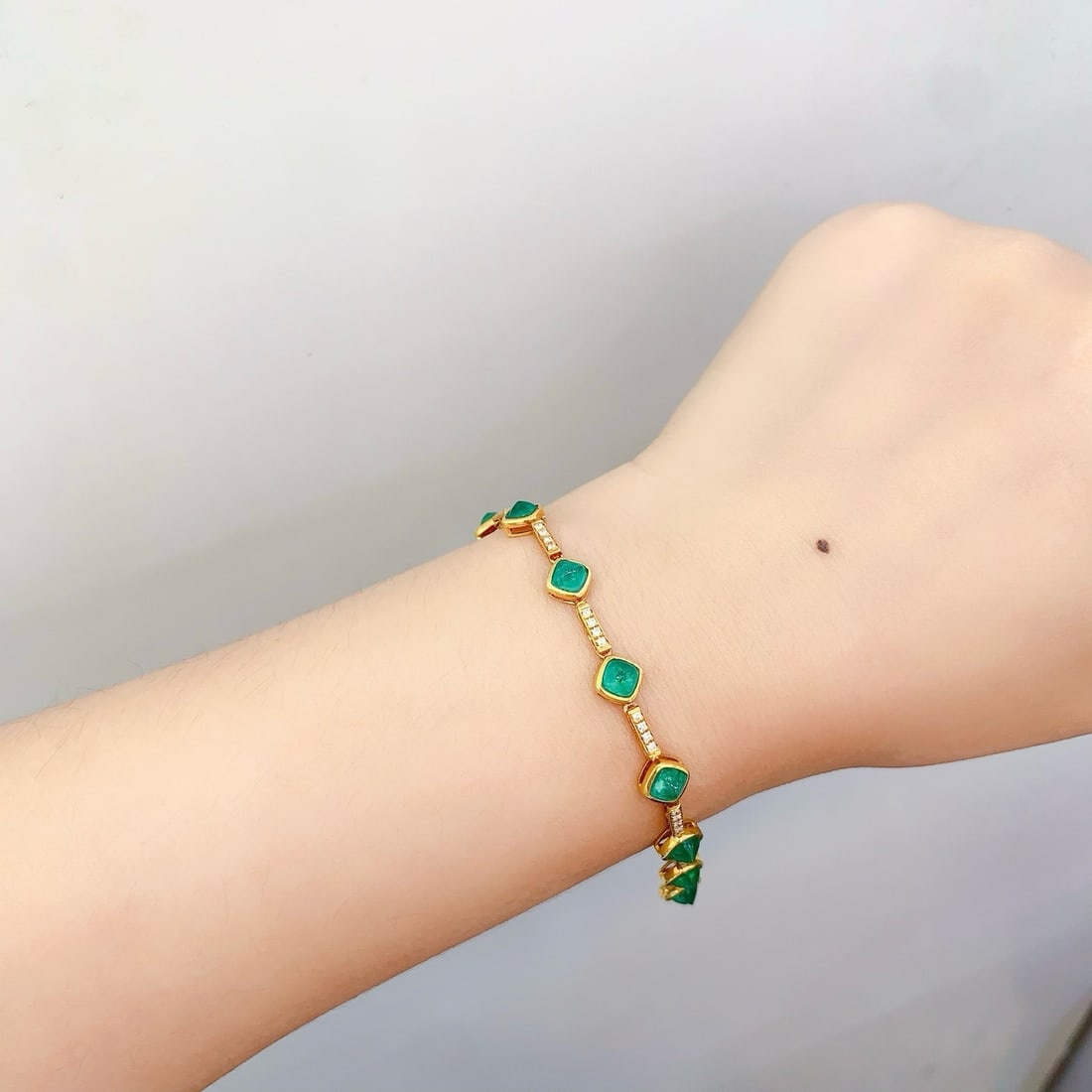14k Gold 7.25 Ct Natural Emerald & Diamond Bracelet - 6