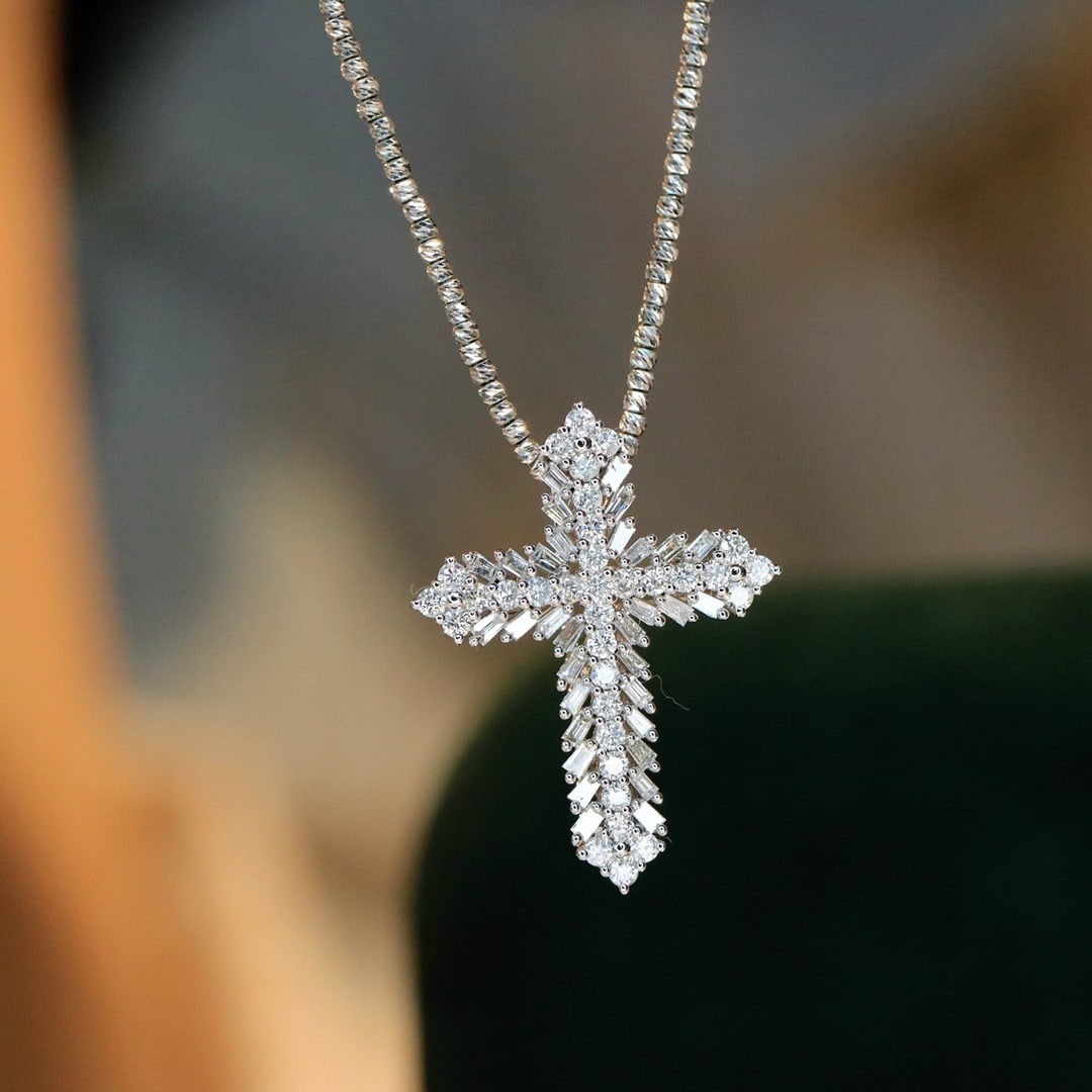 14k Gold 1 Ct Natural H Diamond Pendant( Without Chain ): Ref:231178050 // gold content:14k gold // main gemstone:diamond // shape:multiple // carat weight:1ct // clarity grade:vs-si // color:h // treatment:natural // High Estimate: 6300 Condition: New Low