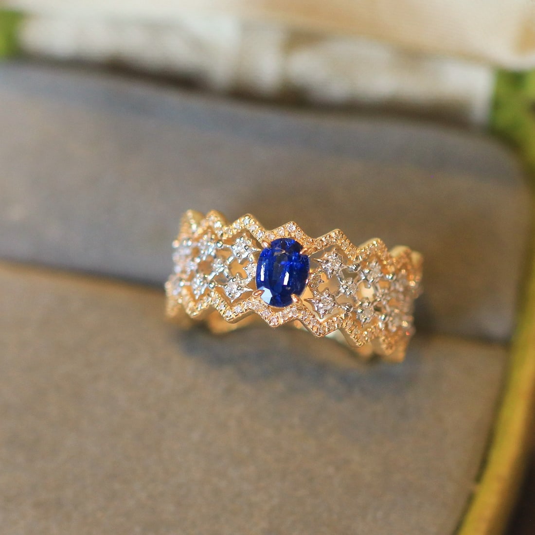 14k Gold 1.05 Ctw Natural Sapphire & Diamond Ring: Ref:231178056 // gold content:14k gold // ring size:7. 25us // // main gemstone:sapphire // shape:oval // carat weight:0. 55ct // color:blue // treatment:natural // // adjacent gemstone 2 : diamond