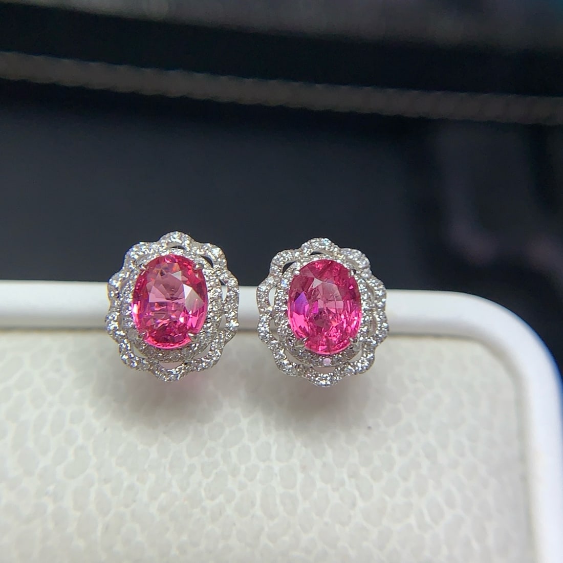 14k Gold 1.81 Ct Natural Spinel & Diamond Earrings: Ref:231178058 // gold content:14k gold // main gemstone:spinel // shape:oval // carat weight:1. 81ct // color:pink // treatment:natural // // adjacent gemstone 2 : diamond // shape:round // clarity
