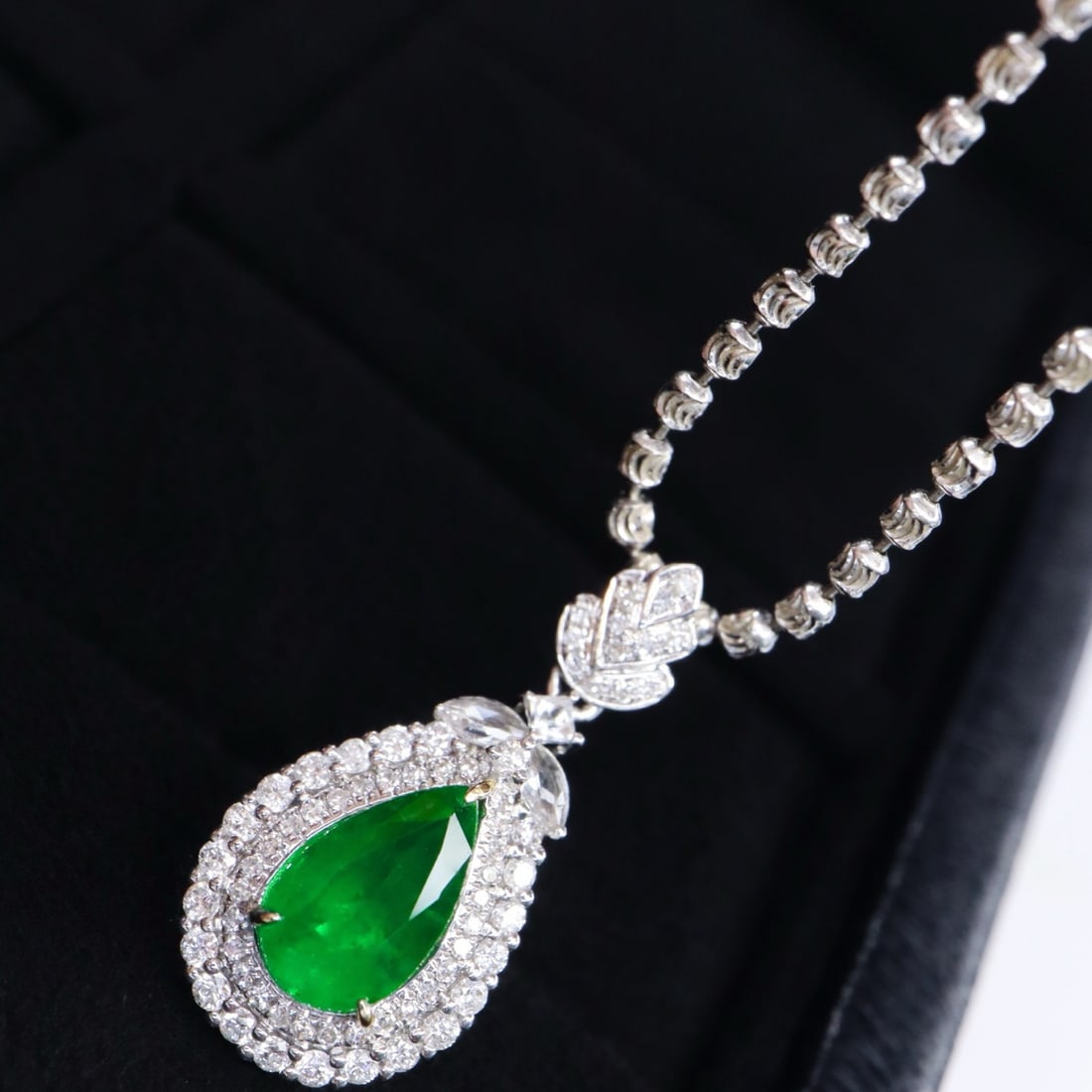 14k Gold 1.45 Ctw Vivid Green Natural Emerald & Diamond Pendant( Without Chain ) - 4