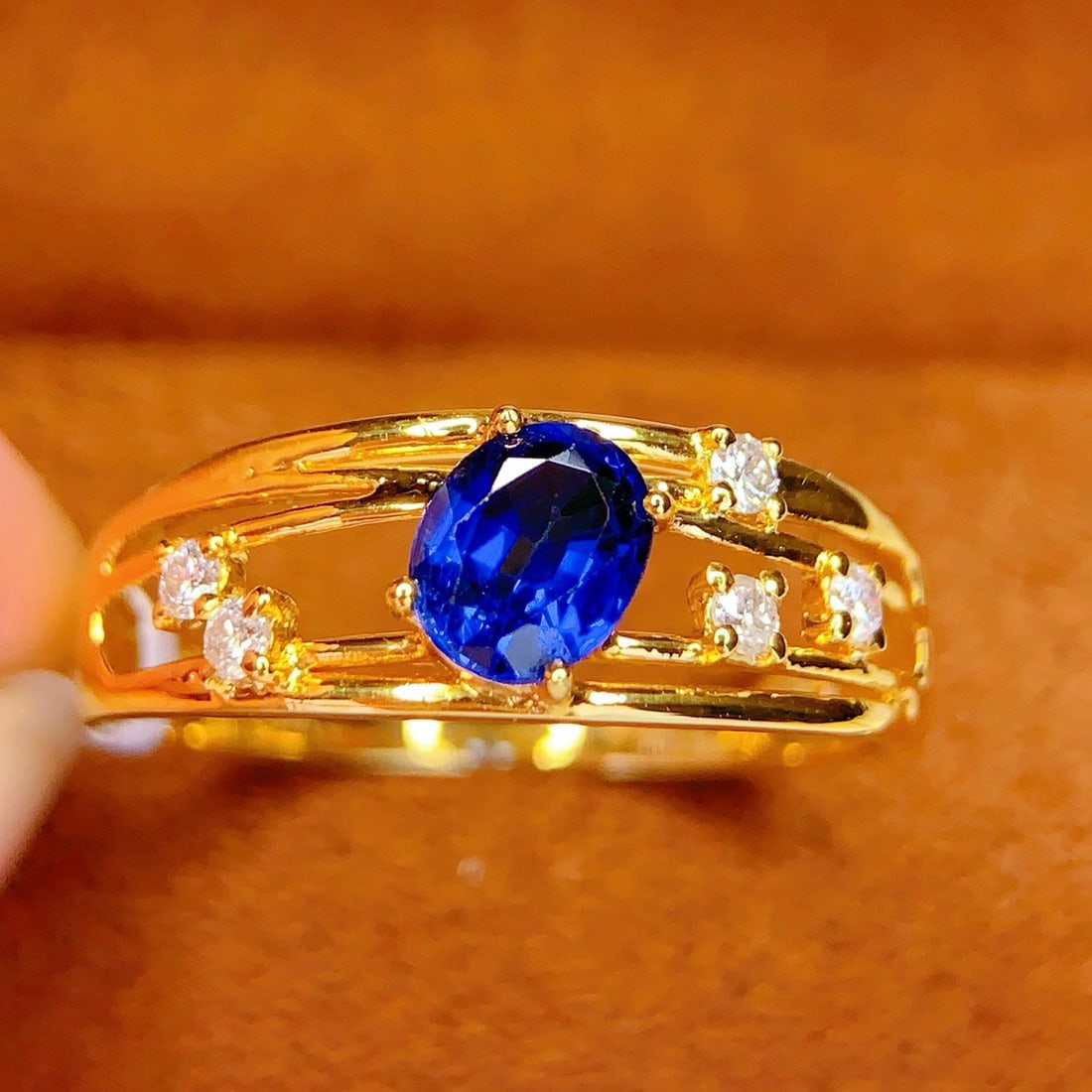 14k Gold 0.85 Ct Vivid Blue Natural Sapphire & Diamond Ring - 2