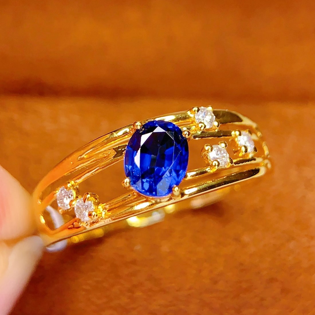 14k Gold 0.85 Ct Vivid Blue Natural Sapphire & Diamond Ring - 3