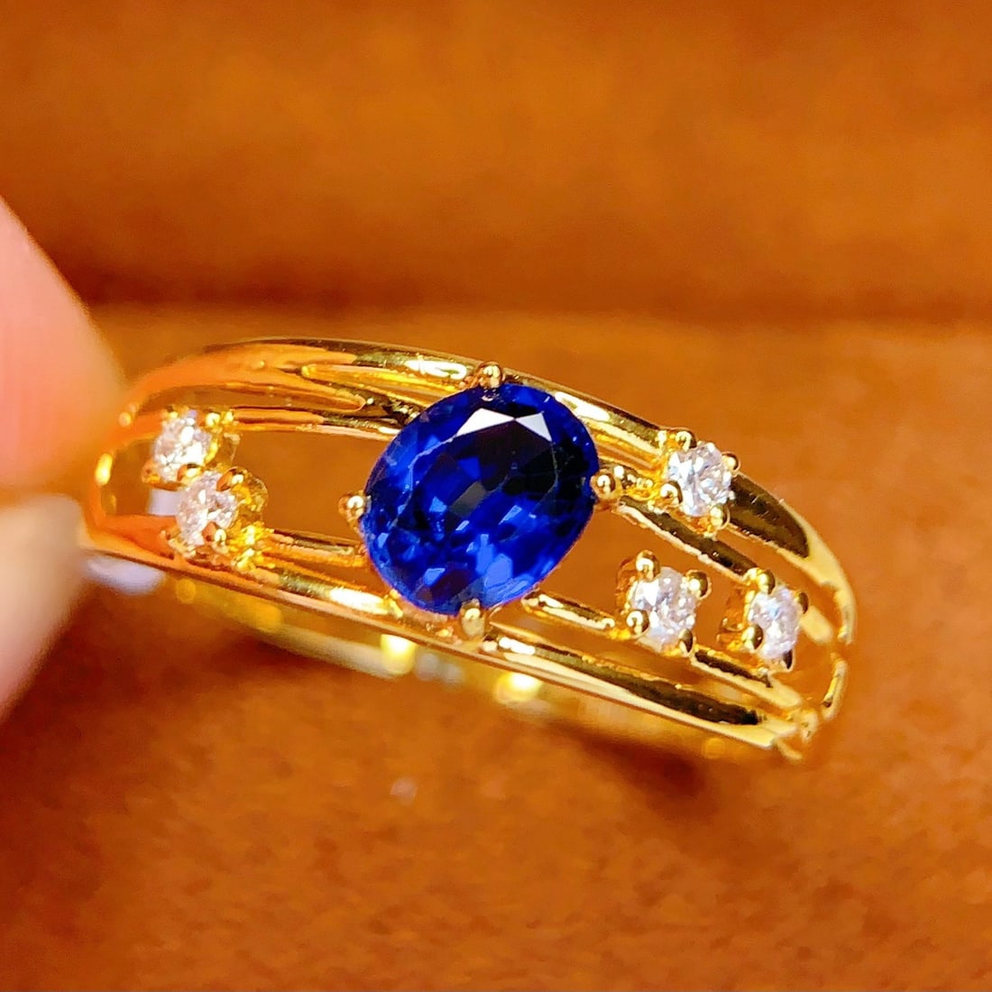 14k Gold 0.85 Ct Vivid Blue Natural Sapphire & Diamond Ring - 4