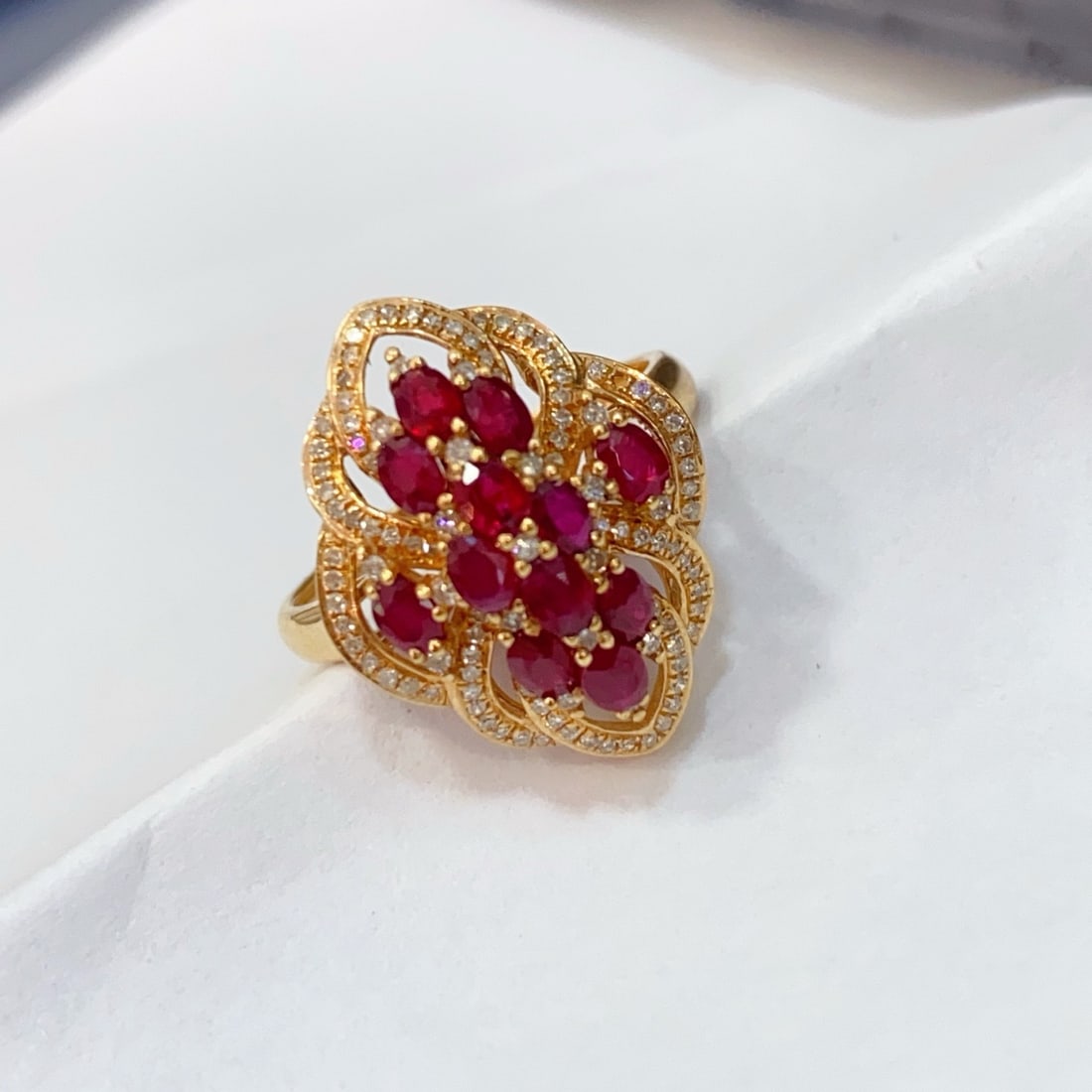 14k Gold 2.00 Ct Natural Ruby & Diamond Ring: Ref:231178092 // gold content:14k gold // ring size:7. 25us // // main gemstone:ruby // shape:oval // carat weight:2. 00ct // color:red // treatment:natural // // adjacent gemstone 2 : diamond //