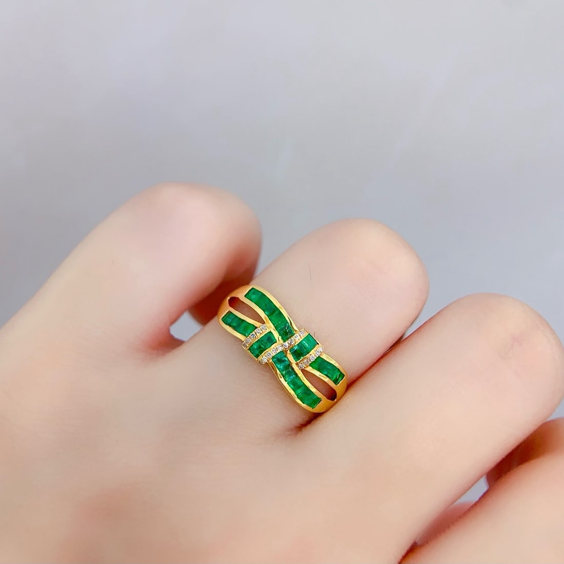 14k Gold 1.5 Ct Natural Emerald & Diamond Ring - 6