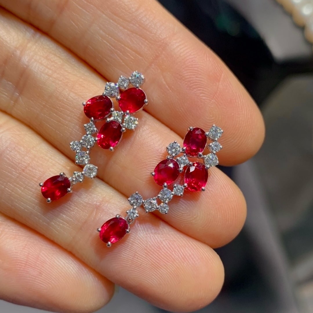 14k Gold 3.12 Ctw Natural Ruby & Diamond Earrings: Ref:231178098 // gold content:14k gold // main gemstone:ruby // shape:oval // carat weight:2. 55ct // color:pigeonblood red // treatment:natural // // adjacent gemstone 2 : diamond // shape:round //