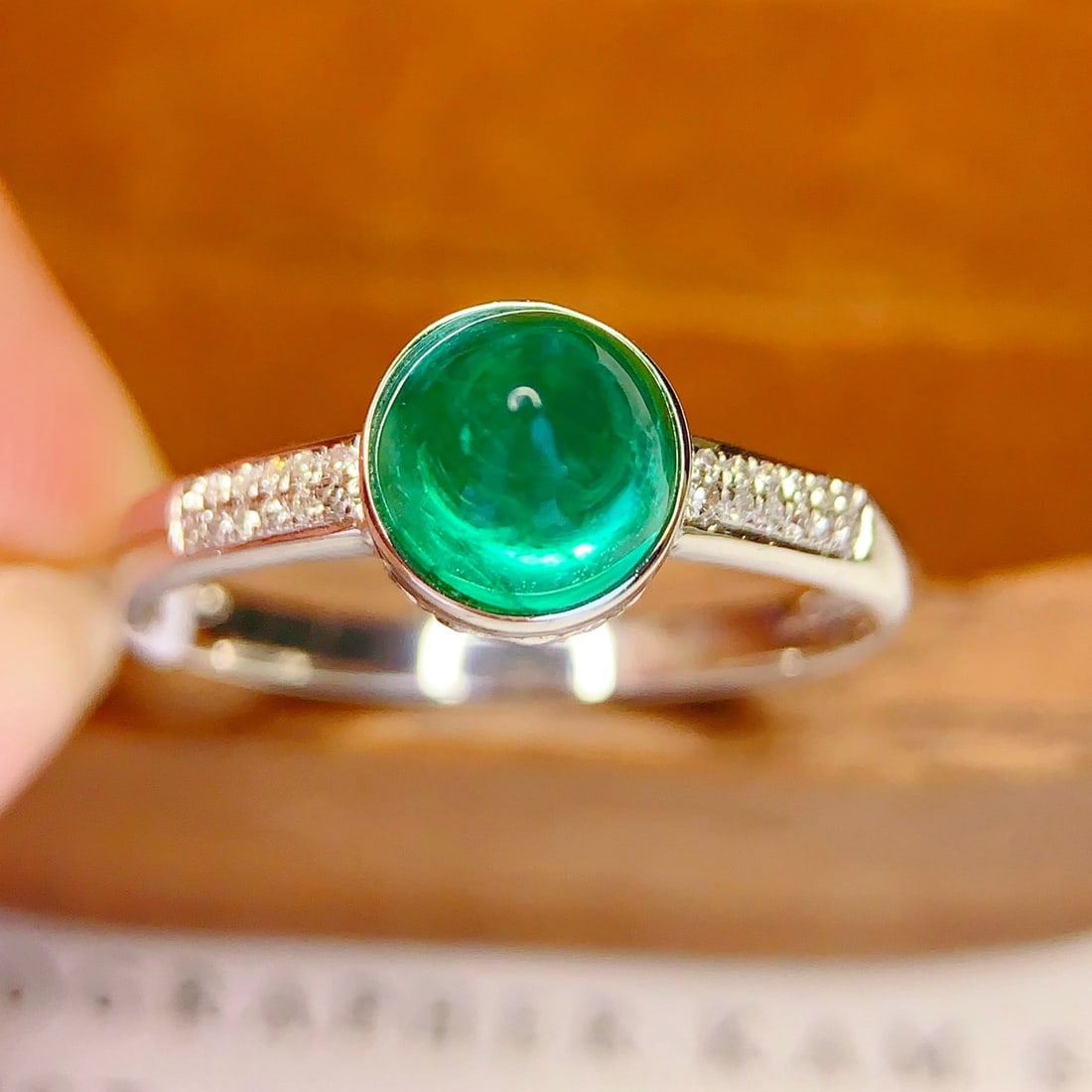 14k Gold 1.6 Ct Natural Emerald & Diamond Ring - 4