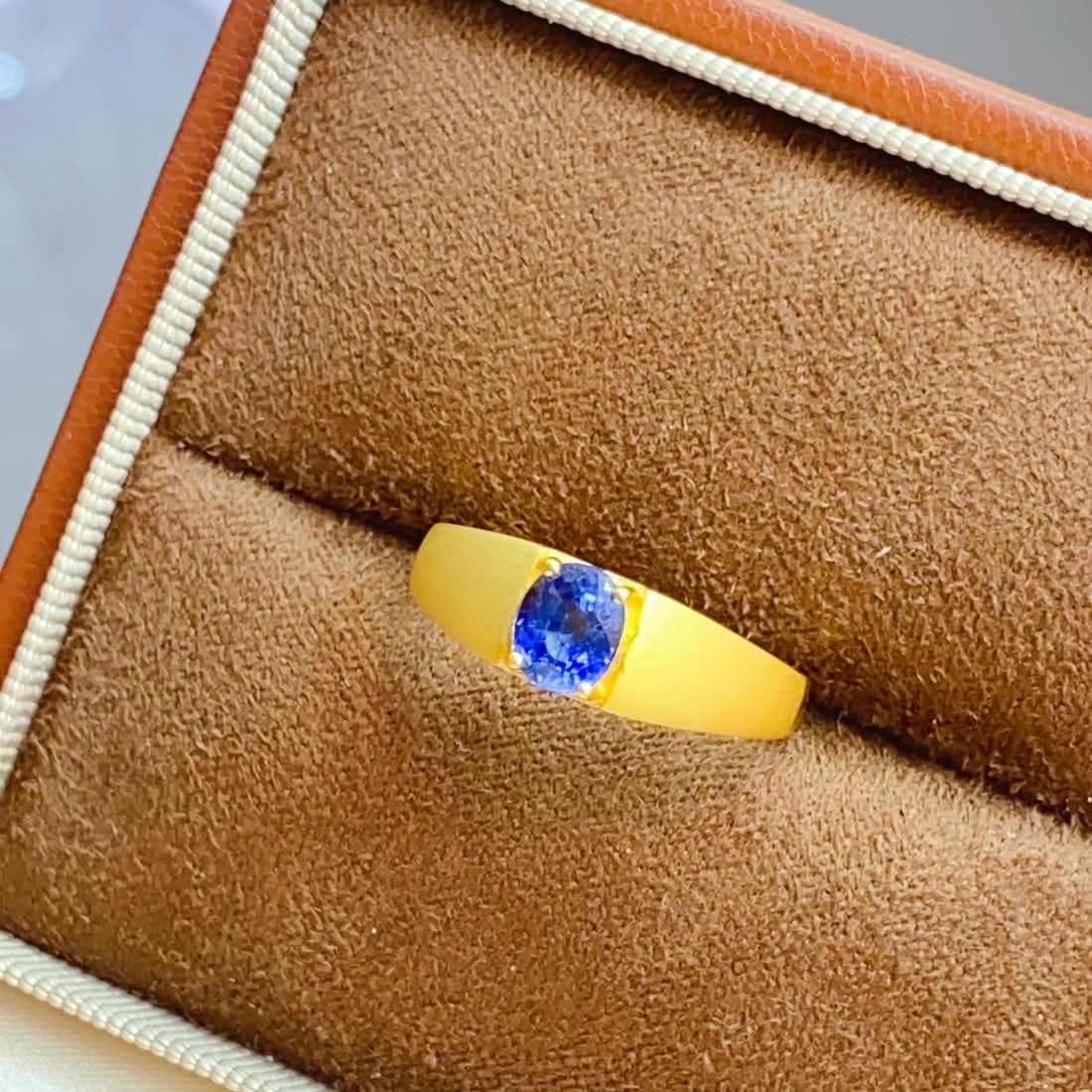 14k Gold 0.85 Ct Natural Sapphire Ring: Ref:231178106 // gold content:14k gold // ring size:7. 25us // // main gemstone:sapphire // shape:oval // carat weight:0. 85ct // color:blue // treatment:natural // Low Estimate: 3700 Condition: New