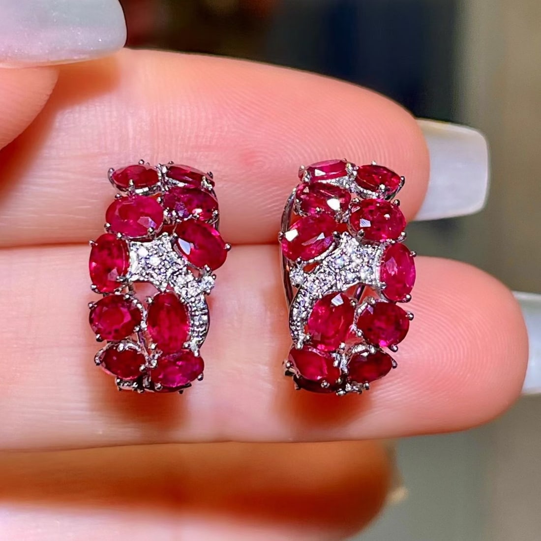 14k Gold 4.70 Ctw Natural Ruby & Diamond Earrings: Ref:231178107 // gold content:14k gold // main gemstone:ruby // shape:oval // carat weight:4. 59ct // color:red // treatment:natural // // adjacent gemstone 2 : diamond // shape:round // carat
