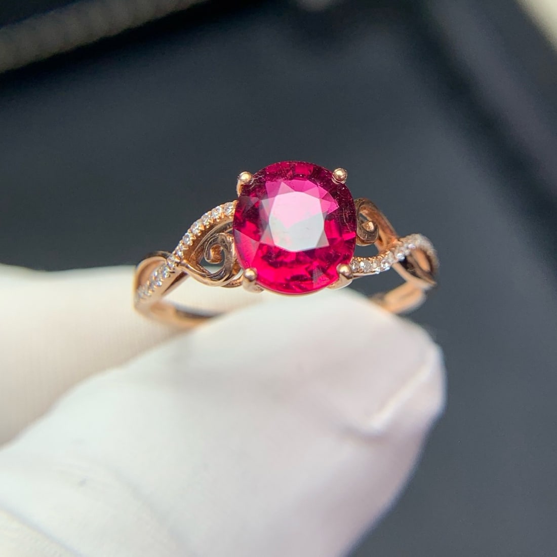 14k Gold 1.5 Ct Natural Tourmaline & Diamond Ring: Ref:231178108 // gold content:14k gold // ring size:7. 25us // // main gemstone:tourmaline // shape:oval // carat weight:1. 5ct // color:red // treatment:natural // // adjacent gemstone 2 : diamond