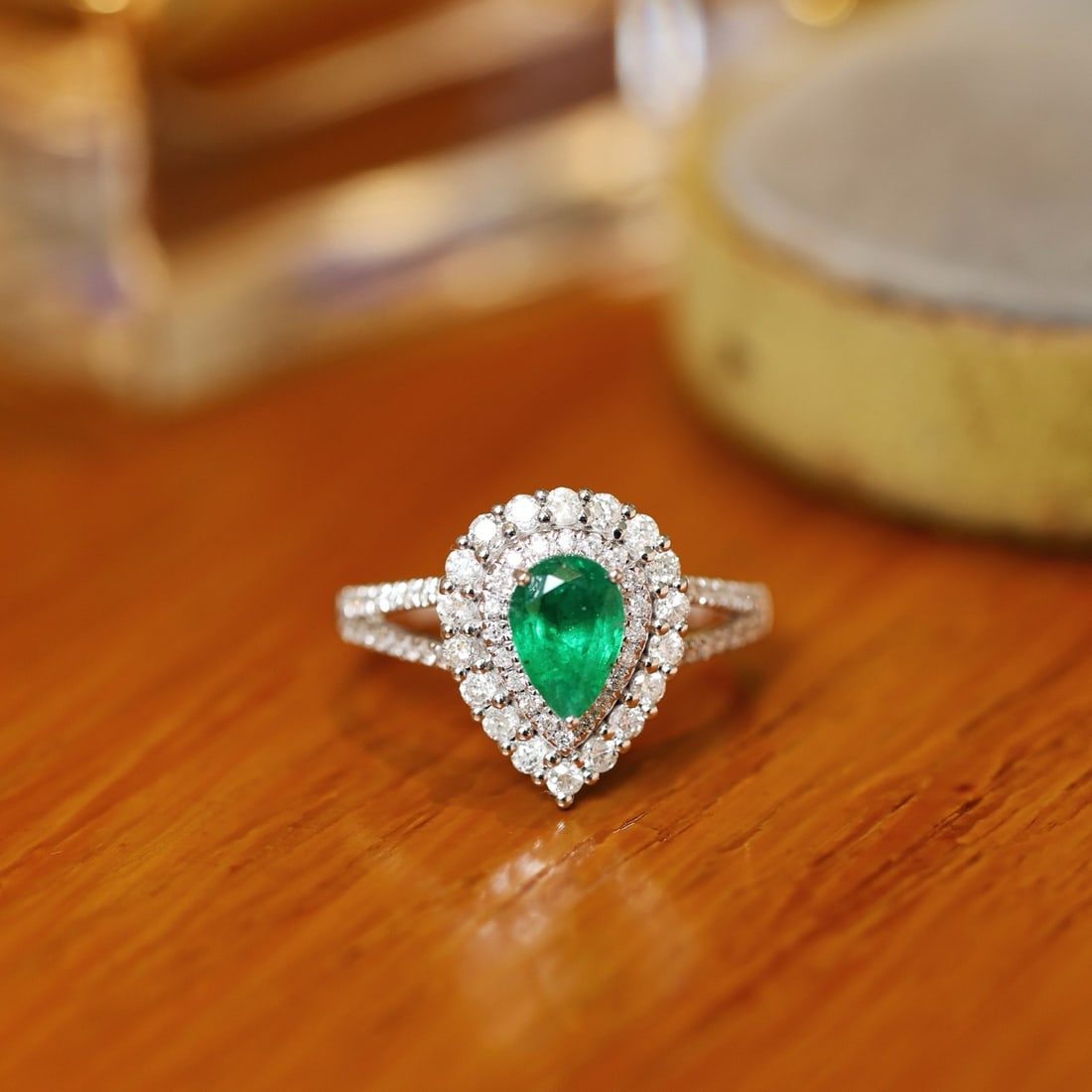 14k Gold 1.41 Ctw Natural Emerald & Diamond Ring: Ref:231178111 // gold content:14k gold // ring size:7. 25us // // main gemstone:emerald // shape:pear // carat weight:0. 75ct // color:green // treatment:natural // // adjacent gemstone 2 : diamond