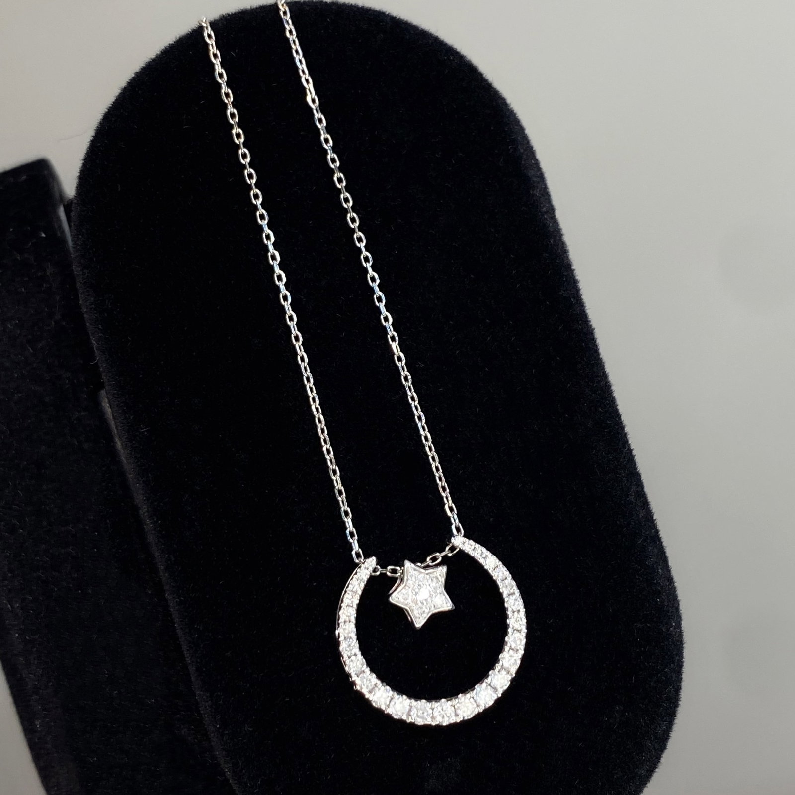 14k Gold 0.27 Ct Natural H Diamond Necklace: Ref:231178117 // gold content:14k gold // main gemstone:diamond // shape:round // carat weight:0. 27ct // clarity grade:vs-si // color:h // treatment:natural // cut grade:g // High Estimate: 3000