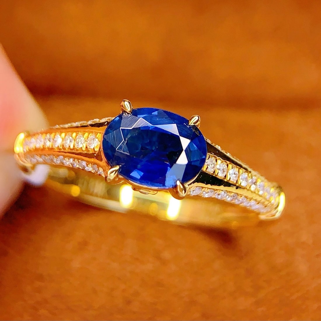 14k Gold 1 Ct Natural Sapphire & Diamond Ring: Ref:231178121 // gold content:14k gold // ring size:7. 25us // // main gemstone:sapphire // shape:oval // carat weight:1ct // color:blue // treatment:natural // // adjacent gemstone 2 : diamond //