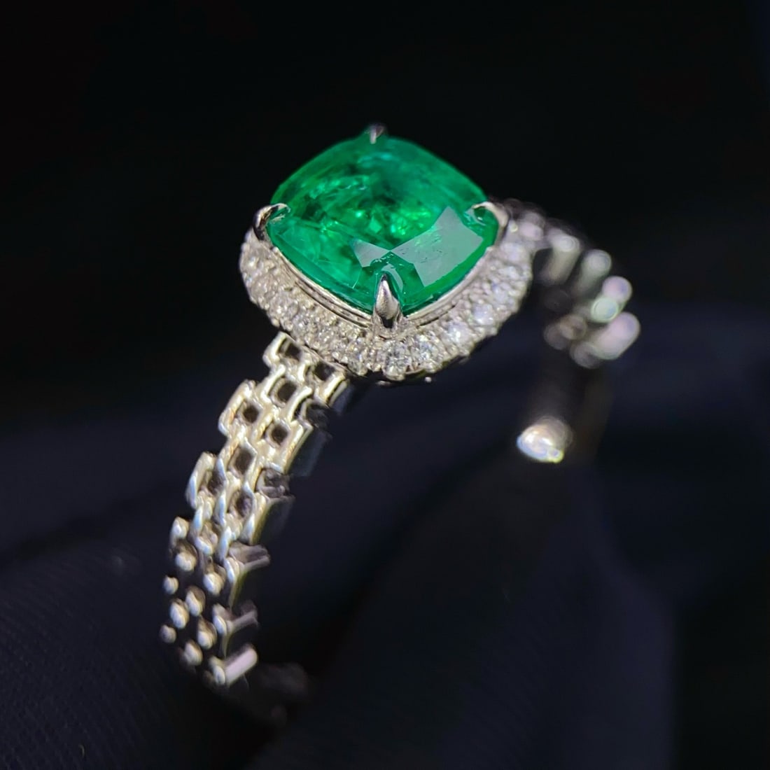14k Gold 1.17 Ctw Natural Emerald & Diamond Ring: Ref:231178122 // gold content:14k gold // ring size:7. 25us // // main gemstone:emerald // shape:cushion // carat weight:1. 03ct // color:green // treatment:natural // // adjacent gemstone 2 :