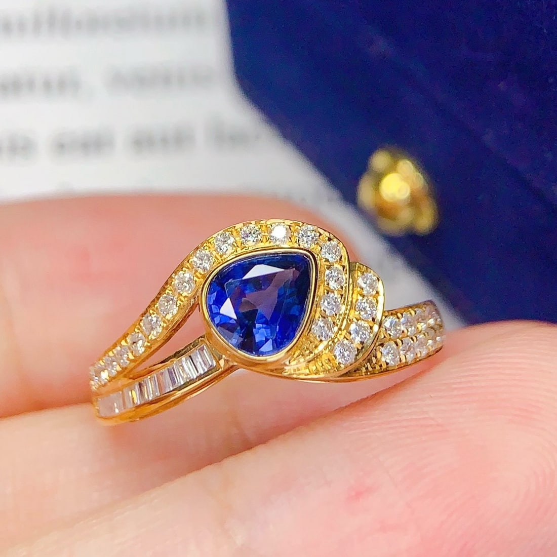 14k Gold 0.75 Ct Natural Sapphire & Diamond Ring - 2
