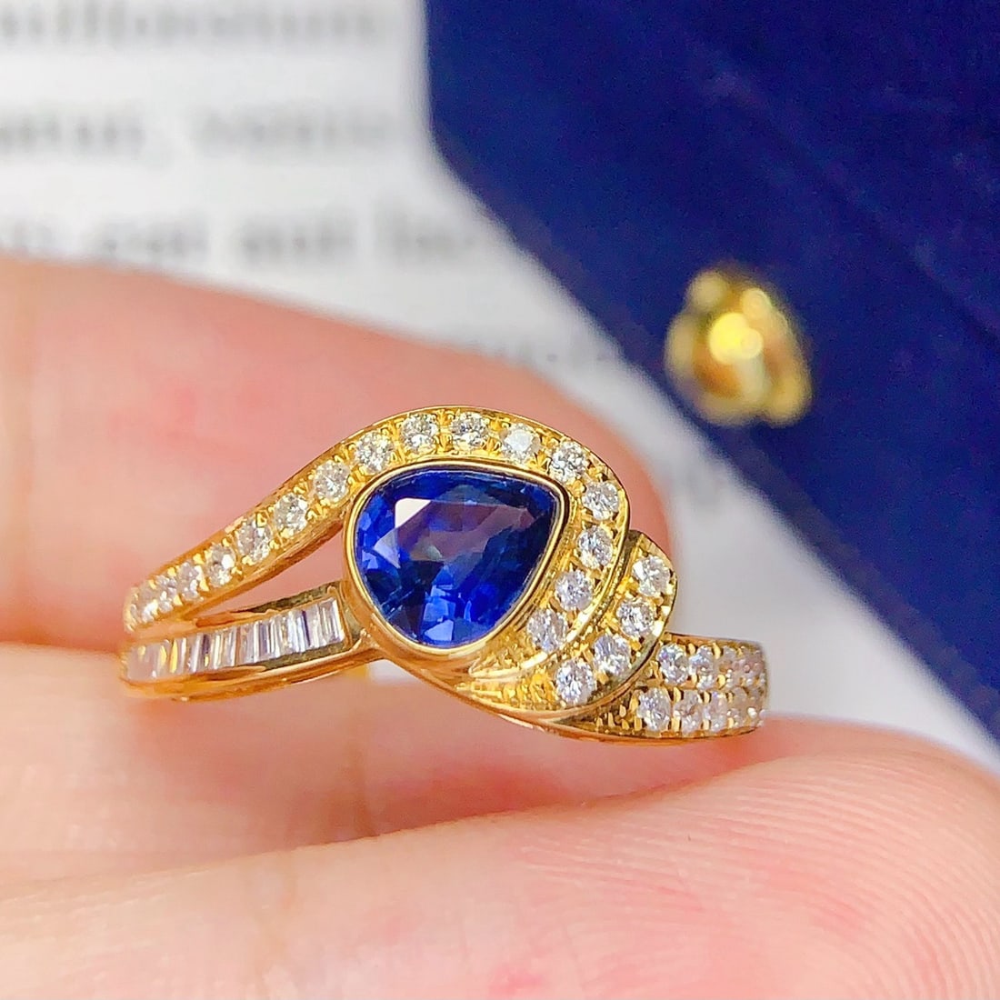 14k Gold 0.75 Ct Natural Sapphire & Diamond Ring - 3